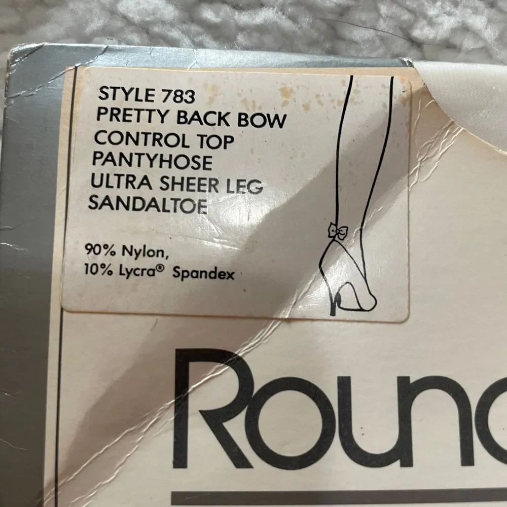 Round the Clock Back Bow Ultra Sheer Control Top white Pantyhose Sandaltoe 1990s